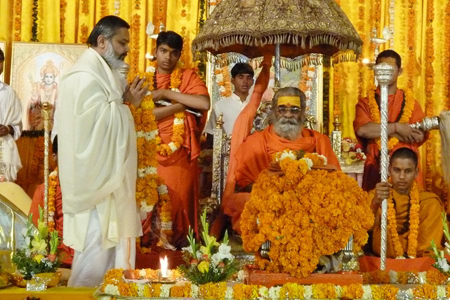 Brahmachari Girish Ji is performing aarti during Atirudrabhishek on 11 Feb. 2012 at Brahmsthan of India